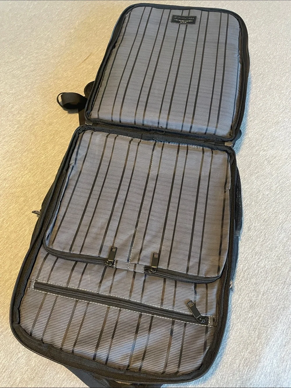 Kenneth Cole Reaction classic black